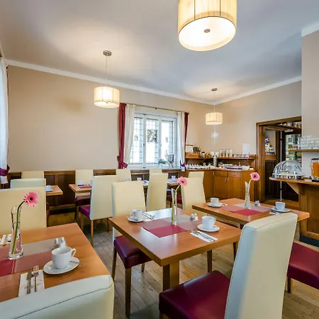 Laimer Hof Am Schloss Nymphenburg 3* München