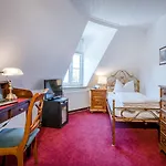 Отель Laimer Hof Am Schloss Nymphenburg 3*