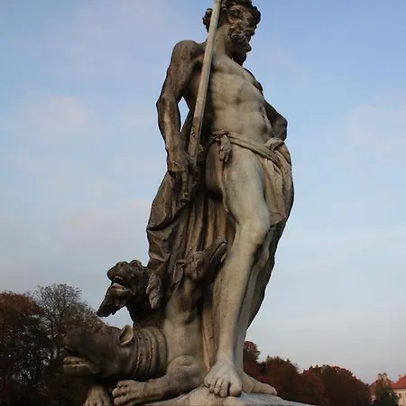 Laimer Hof Am Schloss Nymphenburg מלון